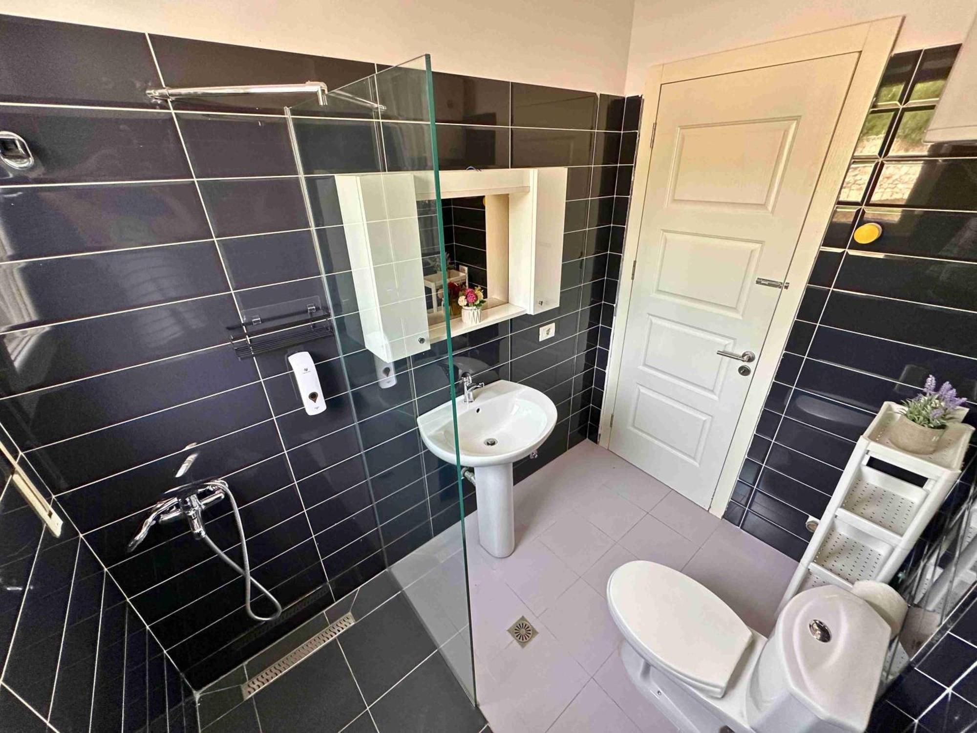 Tropicana Apartments Dhërmi Dış mekan fotoğraf
